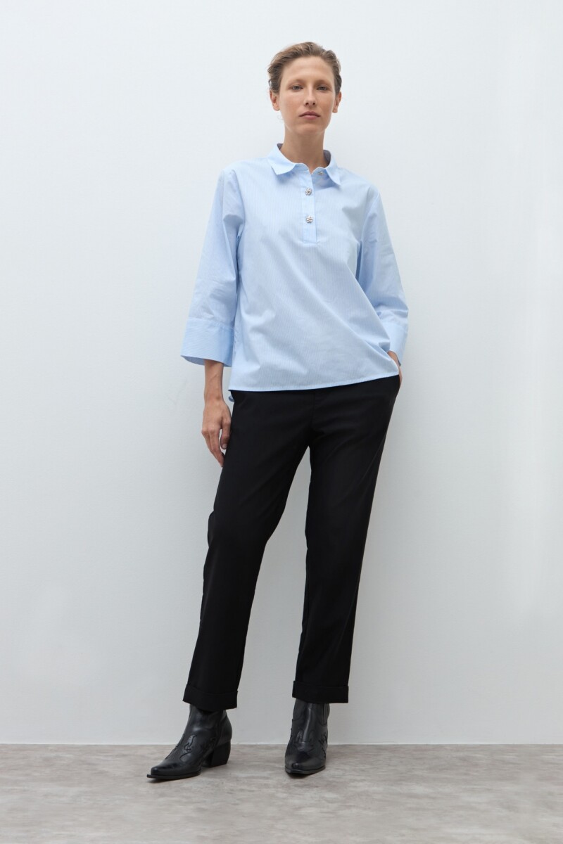 Blusa rayada cuello camisa celeste