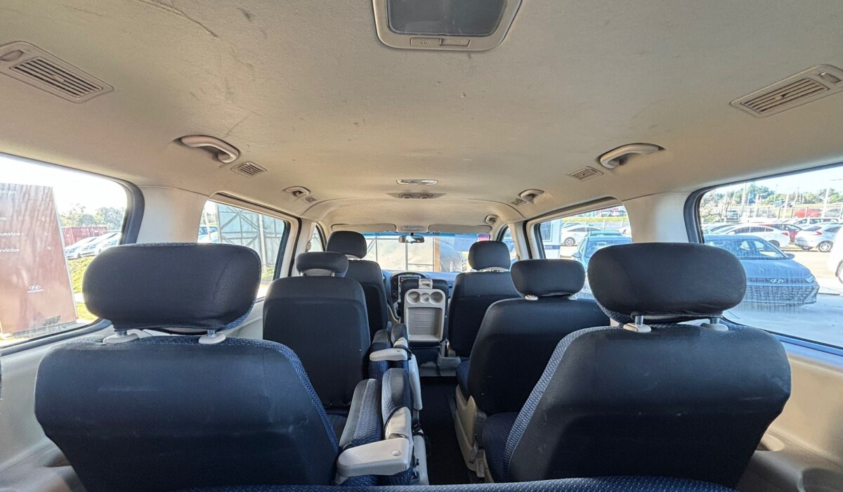 Hyundai H1 12Plz Minibus Diesel - 2014 Hyundai H1 12Plz Minibus Diesel - 2014