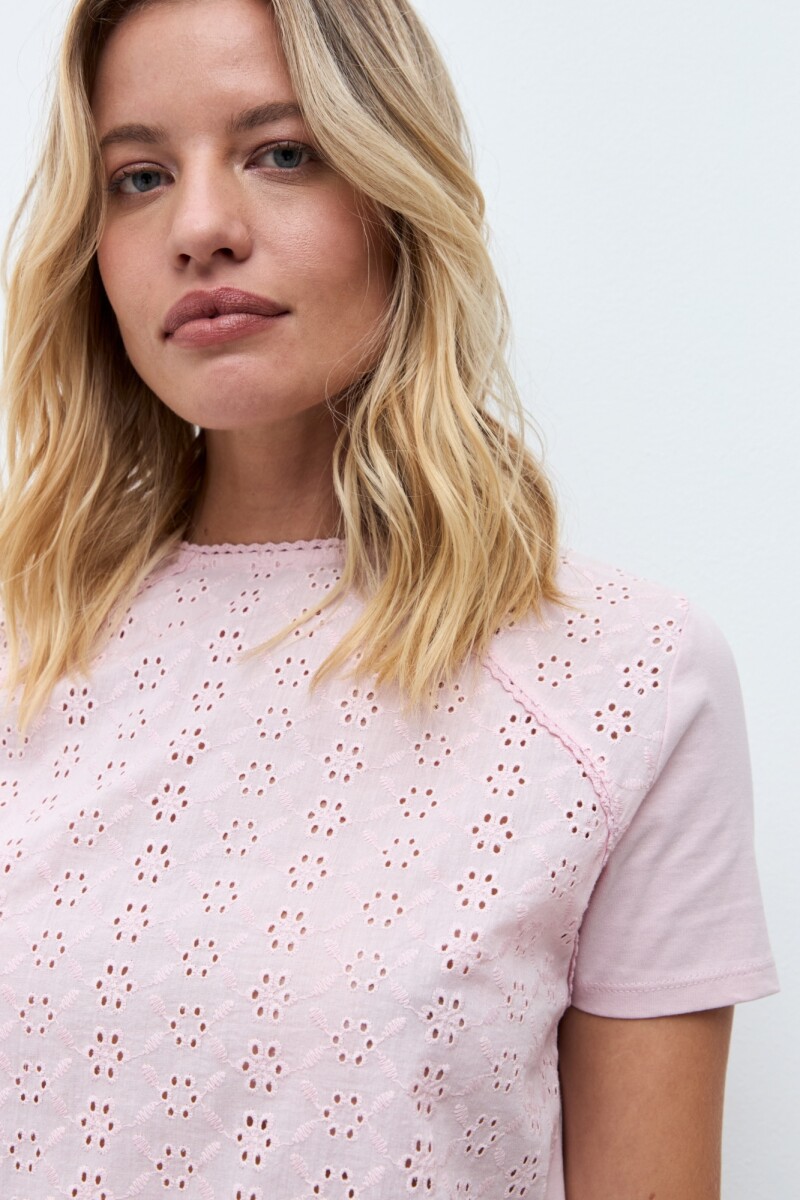 Remera frente broderie rosa