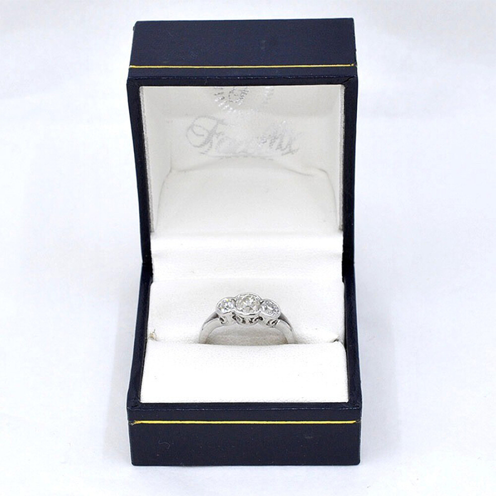 Anillo Estilo Antiguo En Platino Y Brillantes Anillo Estilo Antiguo En Platino Y Brillantes