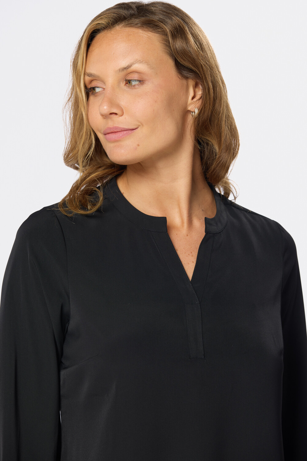 BLUSA CUELLO MAO Negro