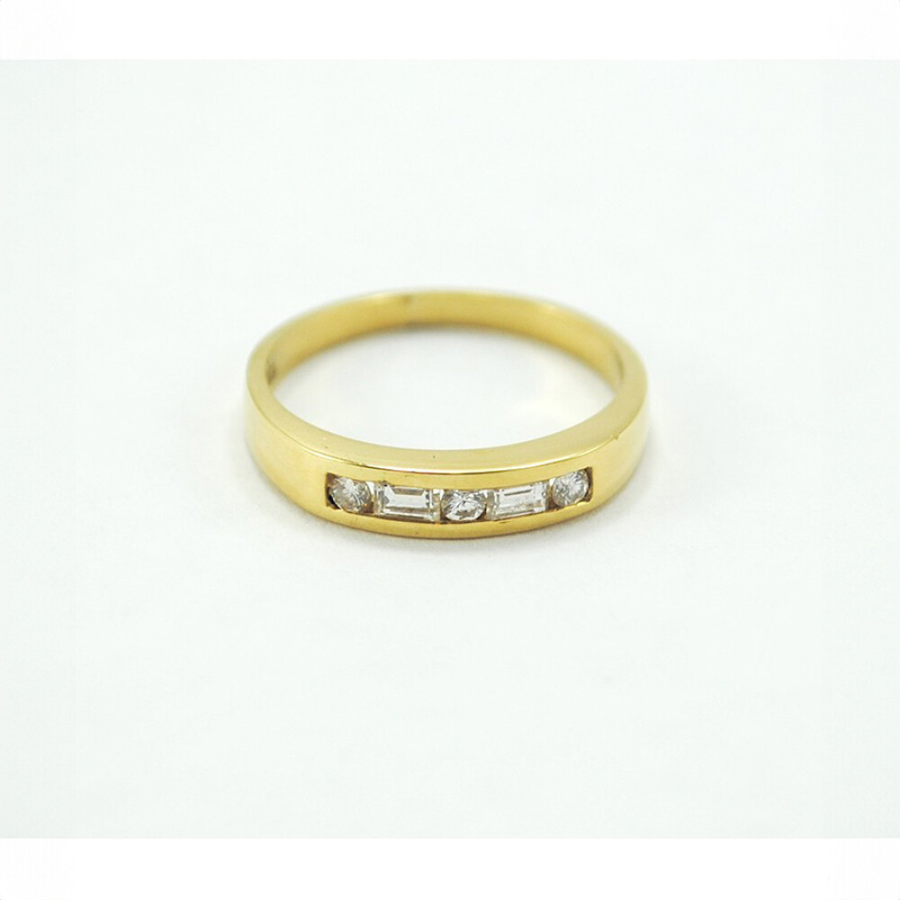 Anillo En Oro 18K, 2 Brillantes Baguette Y 3 Redondos Anillo En Oro 18K, 2 Brillantes Baguette Y 3 Redondos