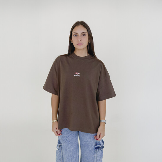 Remera Pulau Tau Marrón