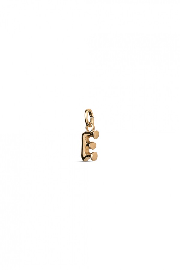 CHARM DE ALEACION DE METALES BAÑADO EN ORO DE 18 K CON FORMA DE LETRA E CON ARGOLLA Charm