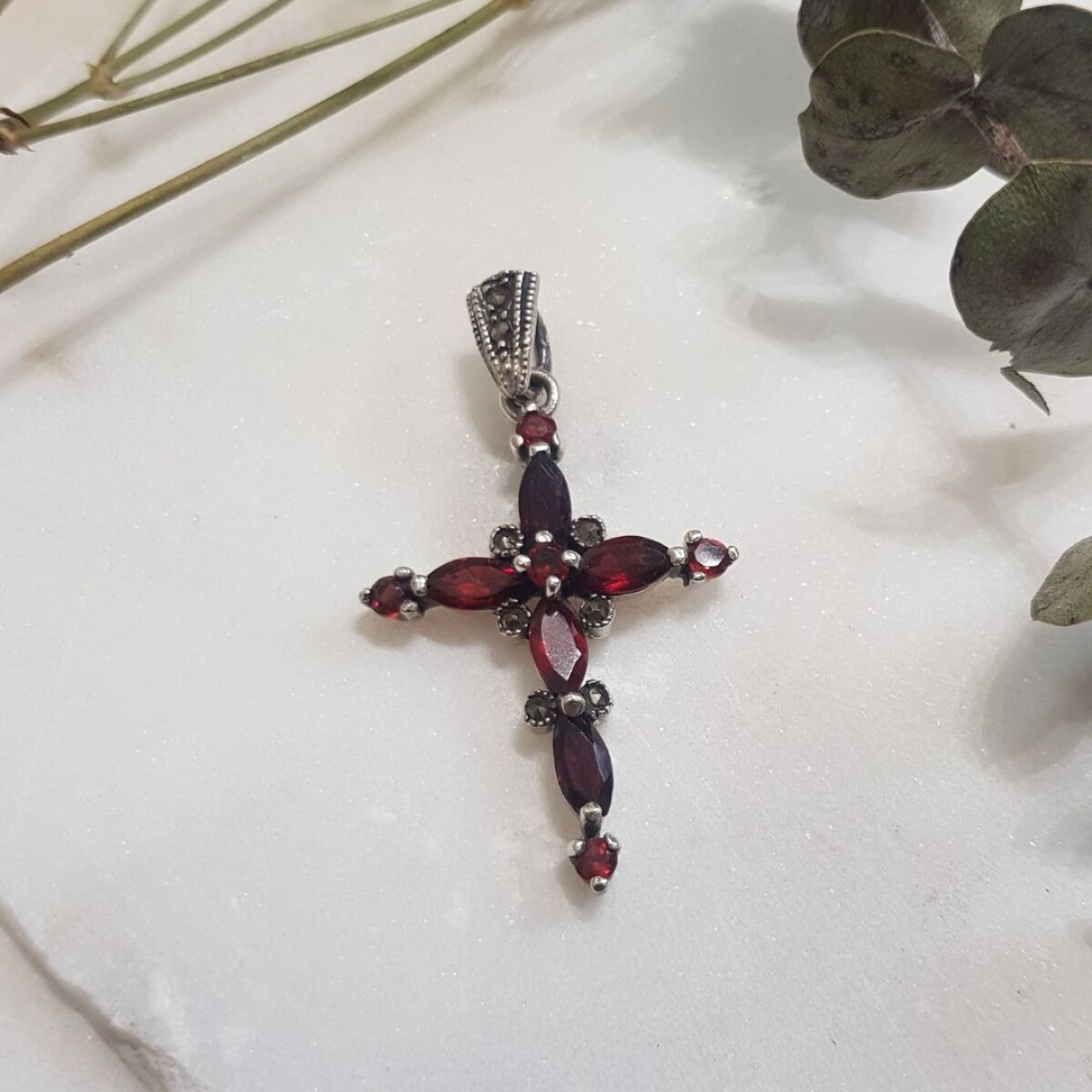 Cruz Granate con Marquesitas - Plata 925 