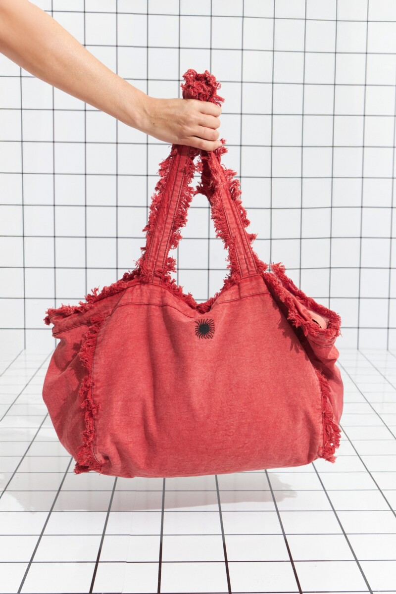 Bolso lavado con detalles deflecados rojo