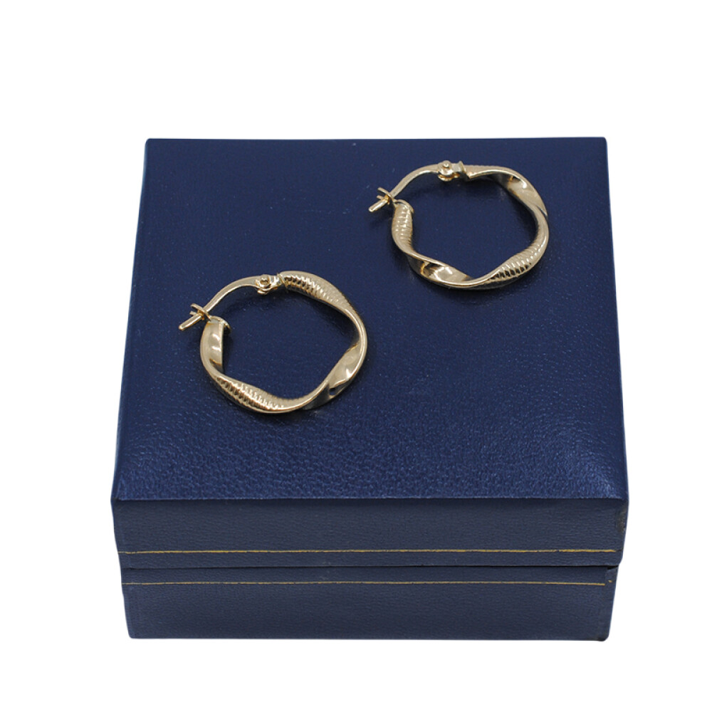 Aros torneados en oro 18k. Diametro 18mm Aros torneados en oro 18k. Diametro 18mm