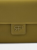 Bolso Bandolera Con Solapa Textura Suave mostaza