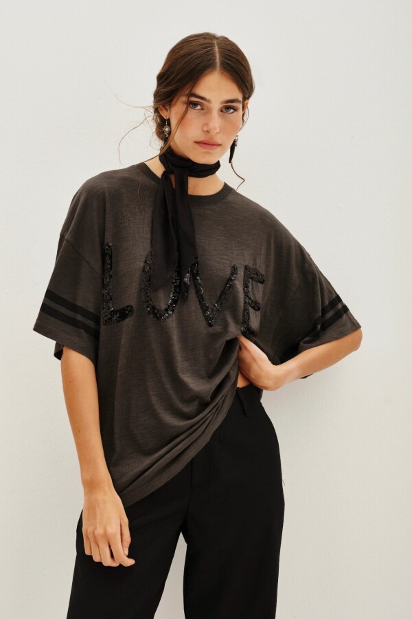 Remera Big Love Gris Oscuro