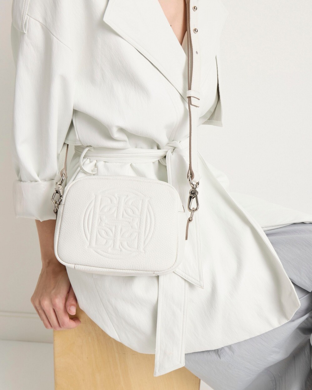 Bandolera Eterial en cuero graneado Blanco