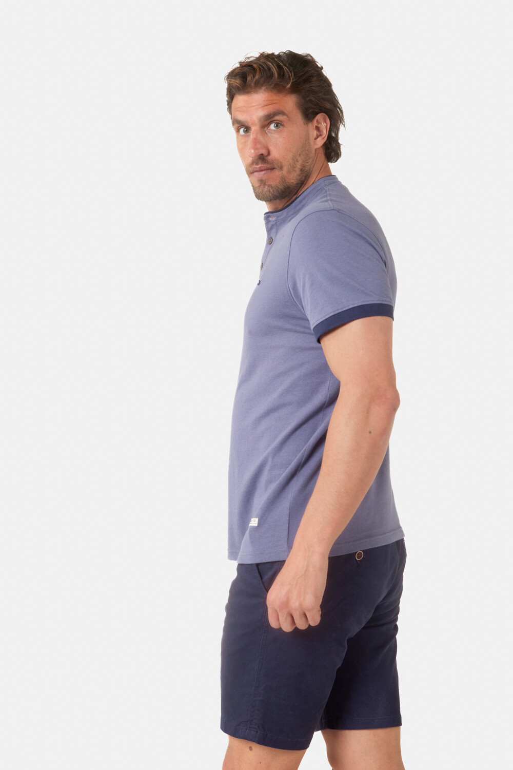 REMERA LISA CUELLO MAO Lila