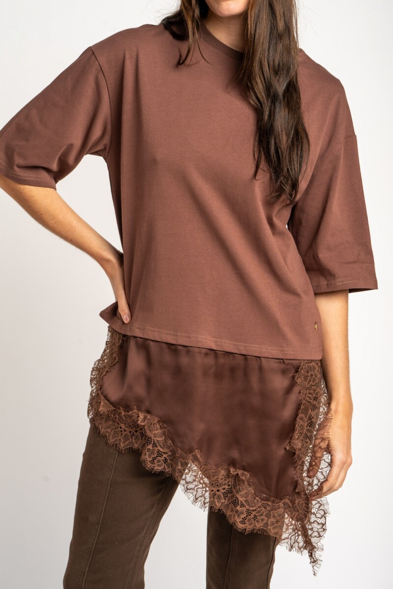 Remera Ruedo Saten Marron