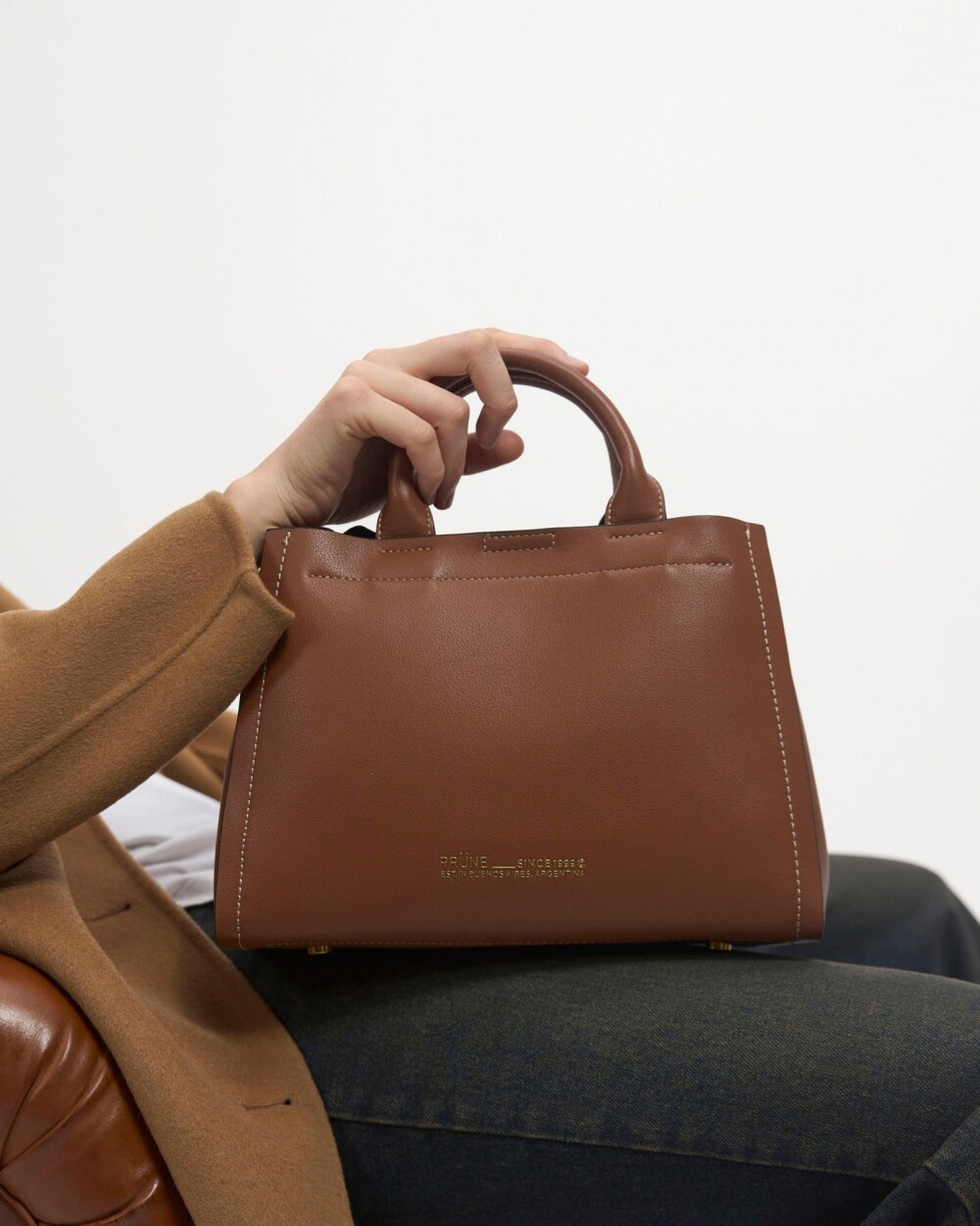 Cartera de Mano Anette Grande en Efecto Cuero Liso Cuoio