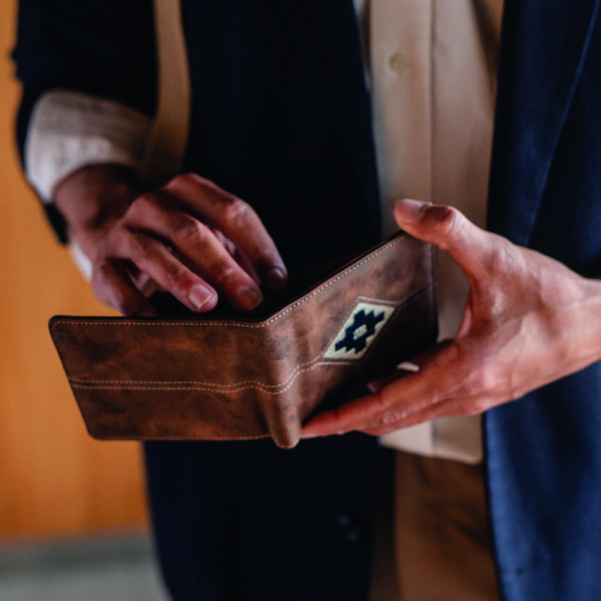 Billetera Odin C/ Bordado - Tabaco C/ Azul 