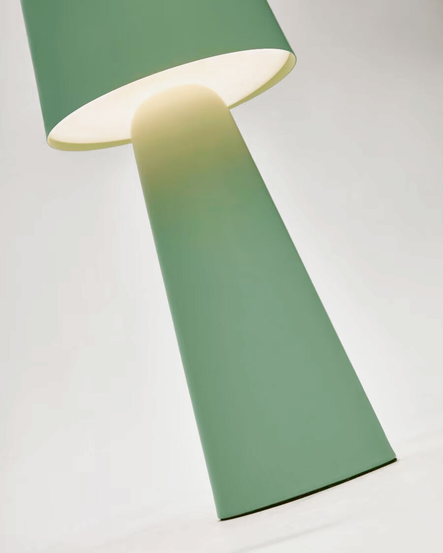 Lámpara de mesa grande de exterior Arenys de metal con acabado pintado verde claro Lámpara de mesa grande de exterior Arenys de metal con acabado pintado verde claro