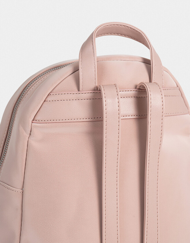 Mochilas Urbanas Mochila De Cuerina Con Charm - Rosa Viejo