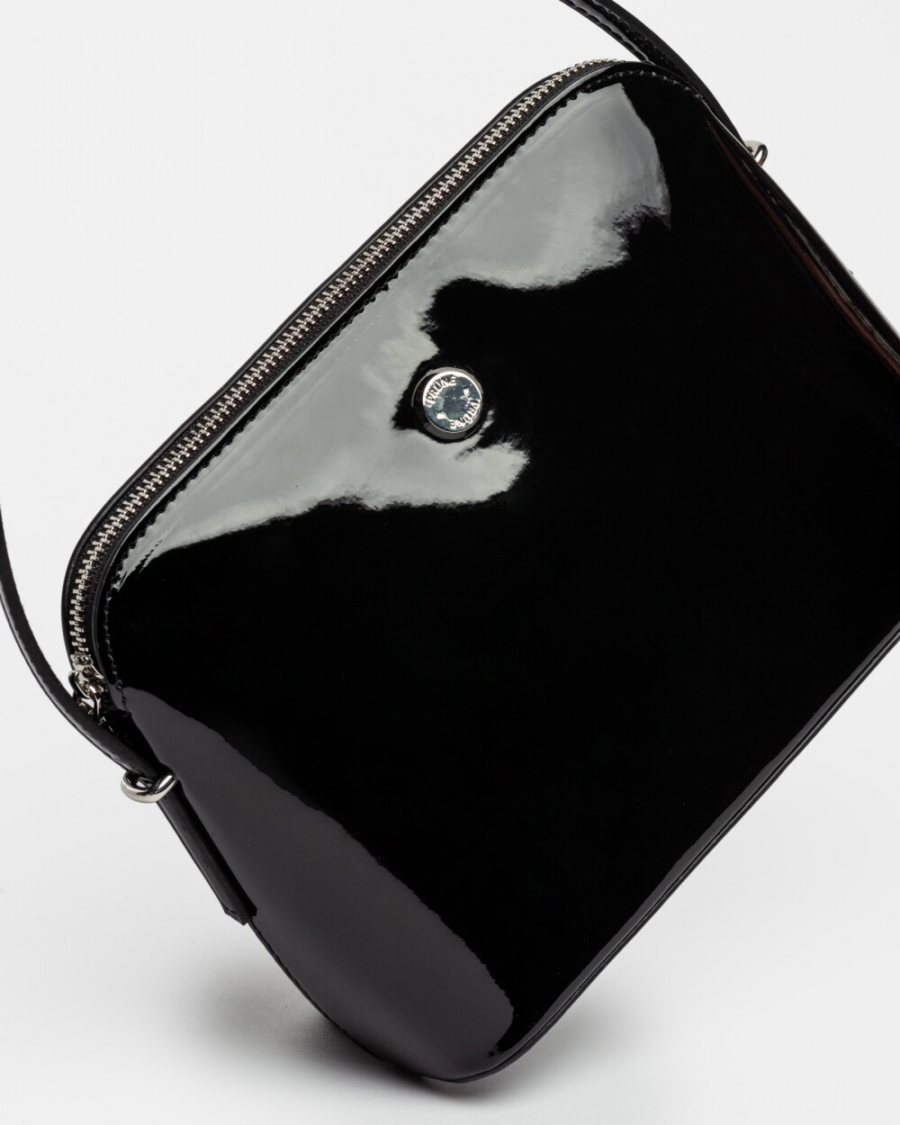 Bandolera Dyna En Efecto Cuero Charol Negro