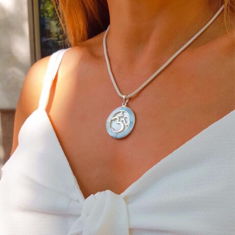 Dije OM Nácar Celeste - Plata 925 Dije OM Nácar Celeste - Plata 925