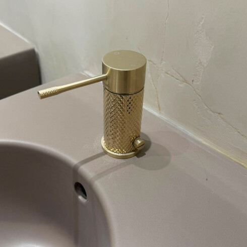 BIDET C/TRANSF LABRADO EN ORO SATINADO-CEPILLADO SIGNATURE DORADO-BRUSHED GOLD