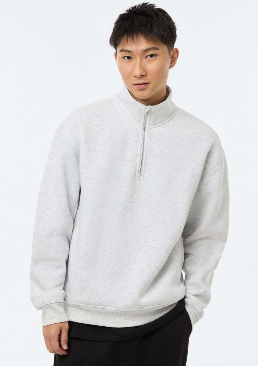 SUDADERA DE CUELLO ALTO - GRIS CLARO 