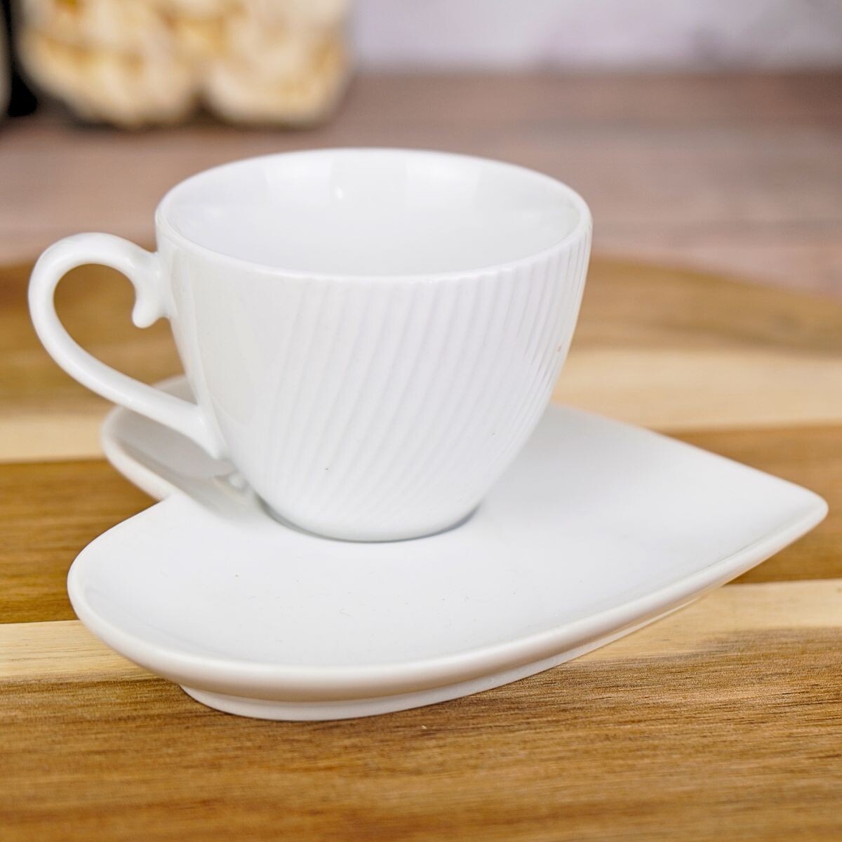 Set de taza + plato con forma de corazon 