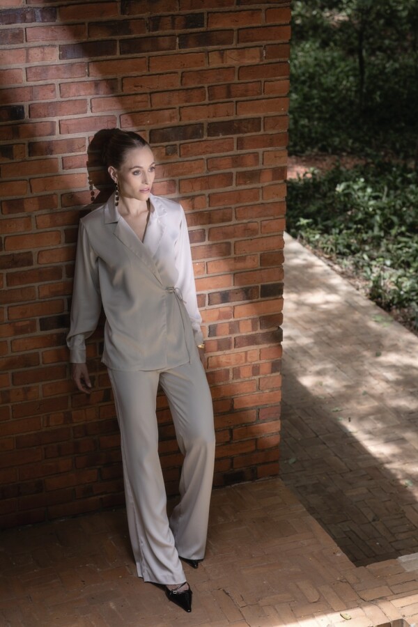 Pantalon Acampanado. Beige