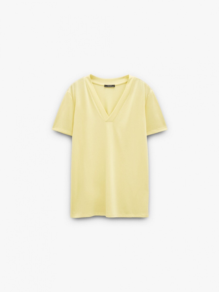 Camiseta Básica Cuello Pico amarillo