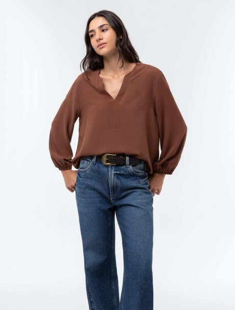 BLUSA DE MANGA TRES CUARTOS EN VISCOSA MARRÓN
