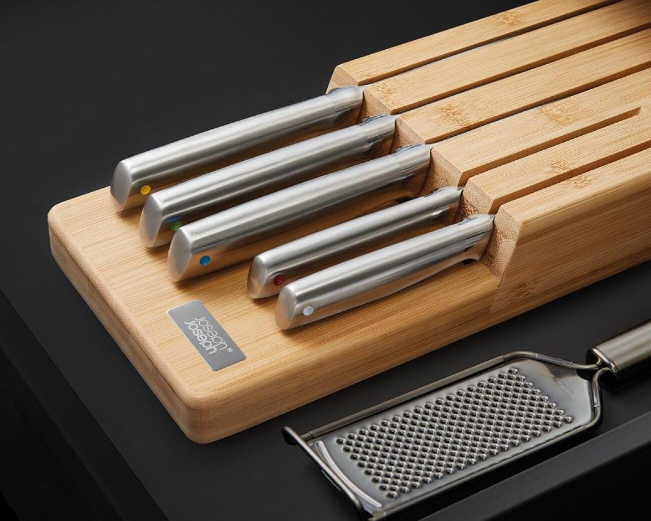 Set de Cuchillos Joseph Joseph con Bloque de Bambú Set de Cuchillos Joseph Joseph con Bloque de Bambú