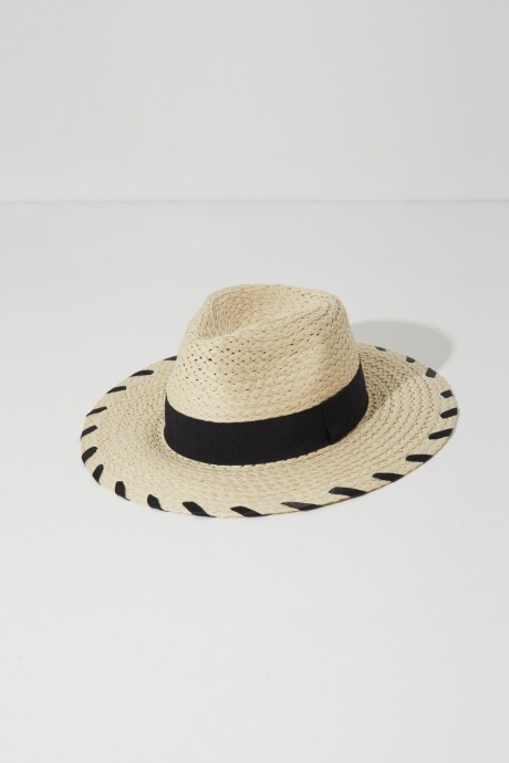 Sombrero con pespuntes en contraste crudo
