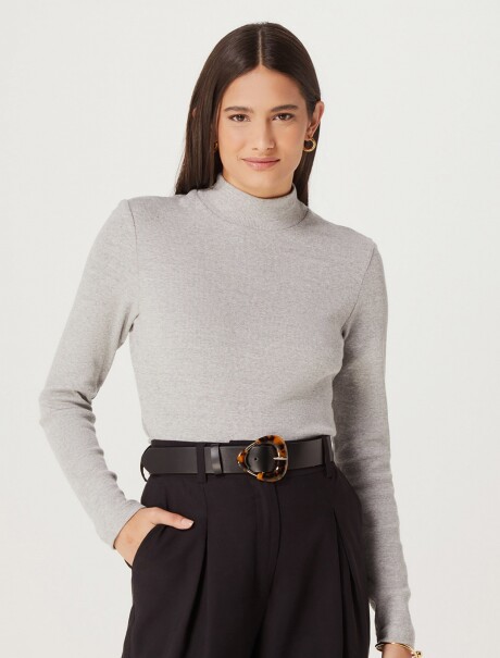 POLERA BÁSICA CON ELASTANO GRIS