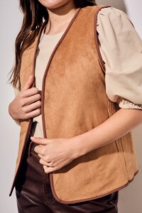 Chaleco Bordados Reversible Gamuza Mocha