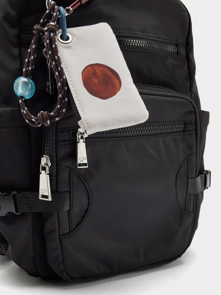 Mochila De Nylon Con Colgante negro