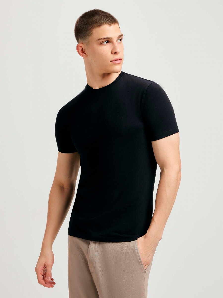 CAMISETA BÁSICA SLIM - NEGRO 