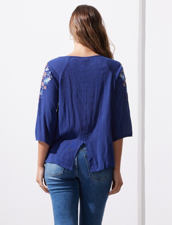 Blusa Bordada AZUL