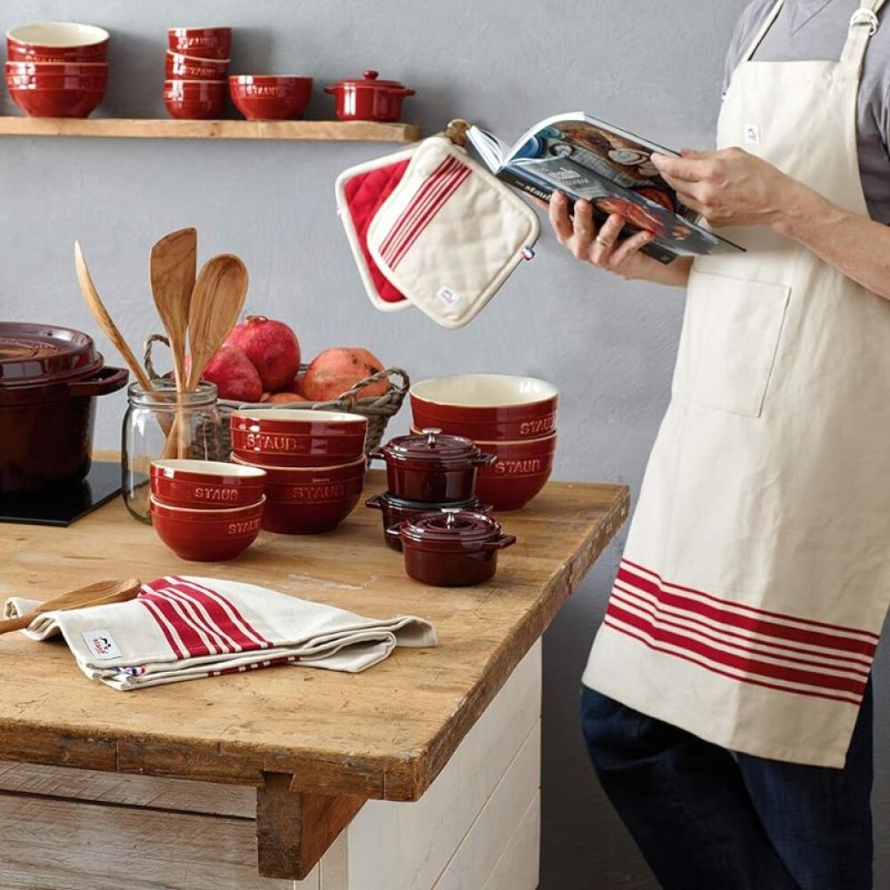 STAUB DELANTAL CHERRY STAUB DELANTAL CHERRY