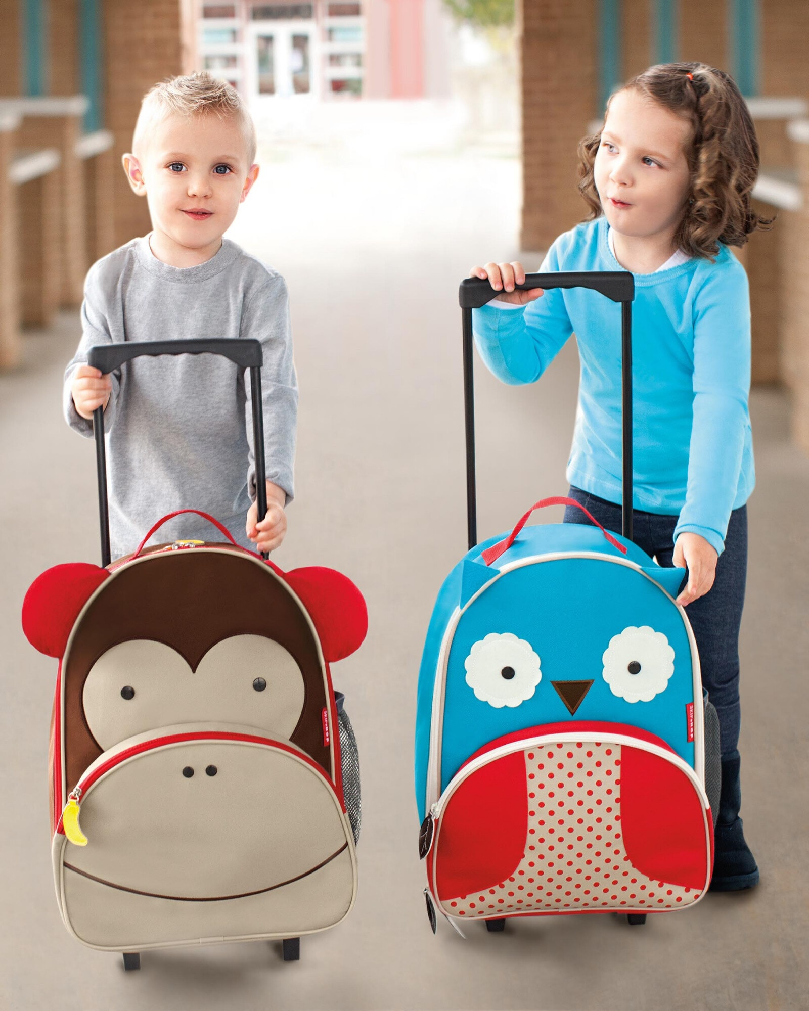 Mochila con rueditas, diseño mono Sin color