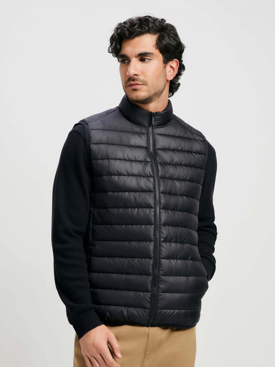 CHALECO PUFFER CON BOLSILLOS MODELO COMFORT - NEGRO 