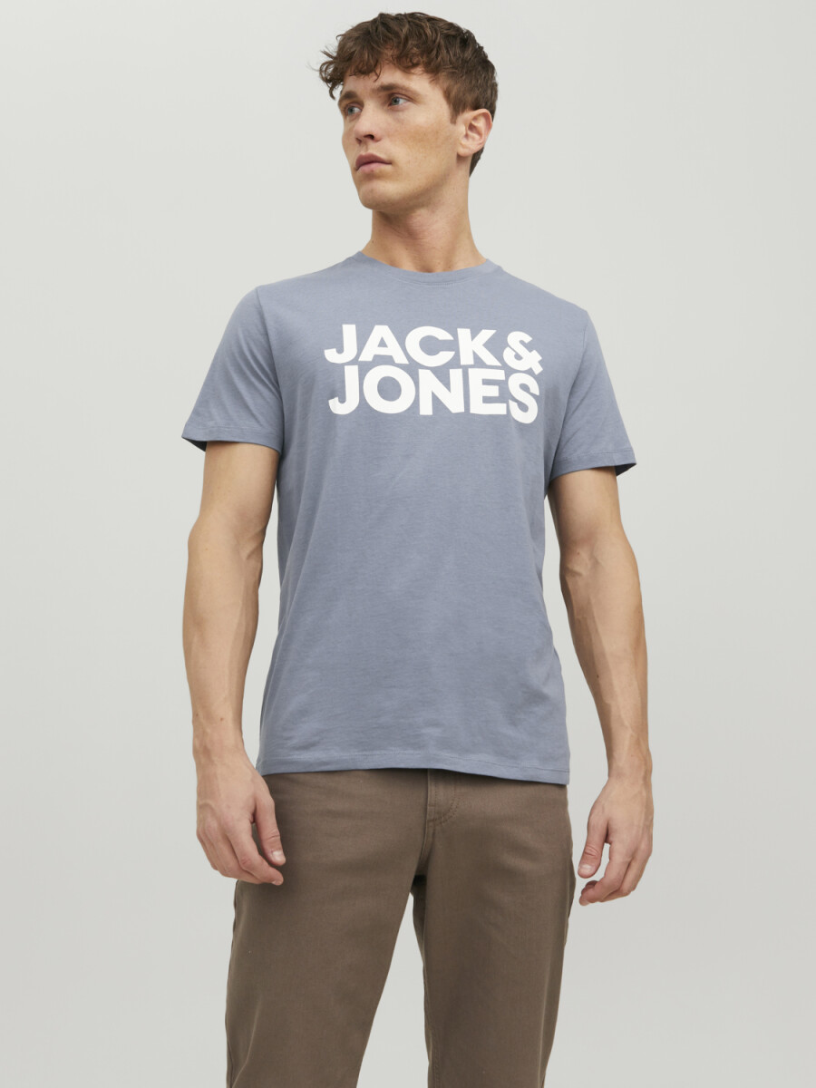 Camiseta Corp Estampado Relieve - Flint Stone 