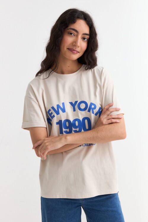 Remera m/c estampada colección Urbana CRUDO