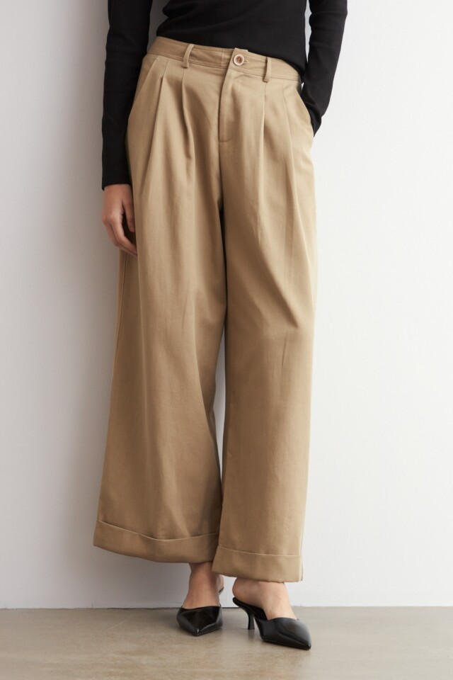 Pantalon pinzado beige