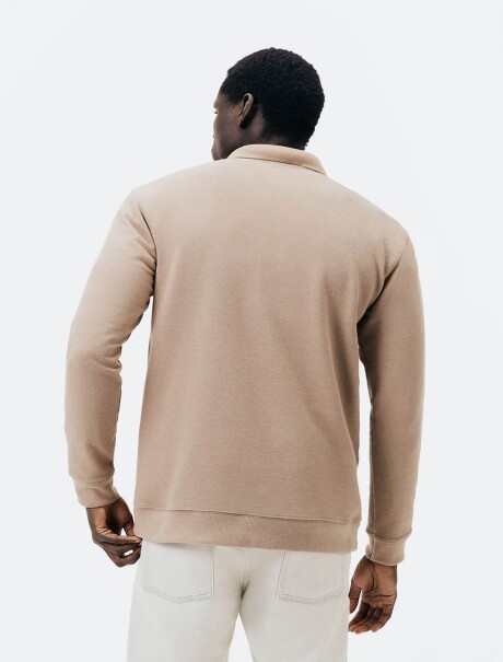 POLO EN PIQUÉ MODELO REGULAR BEIGE