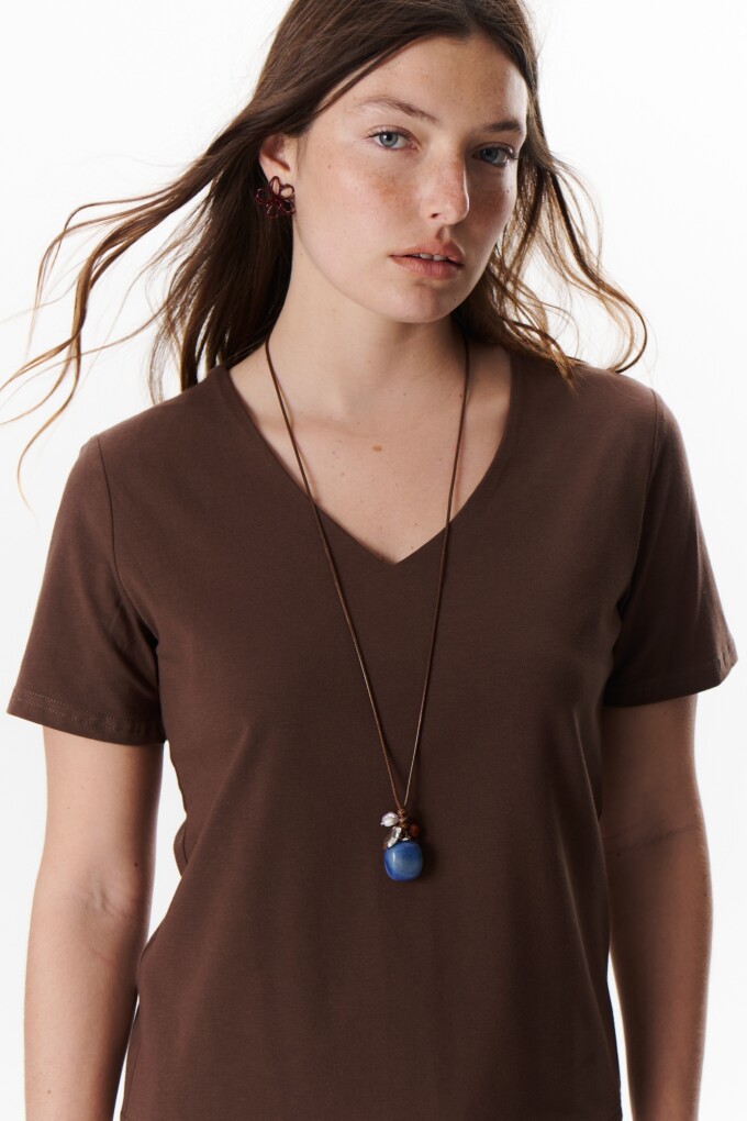 REMERA V DOBLE MARRON