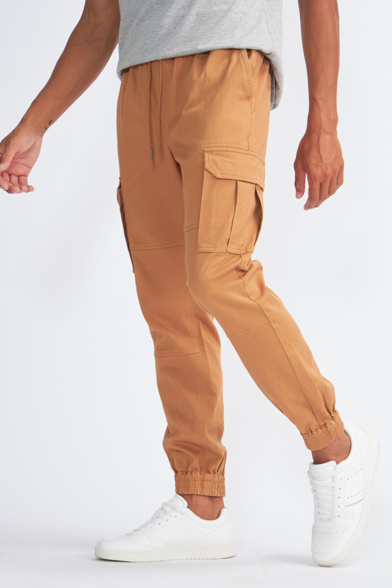 Pantalón cargo jogger Camel