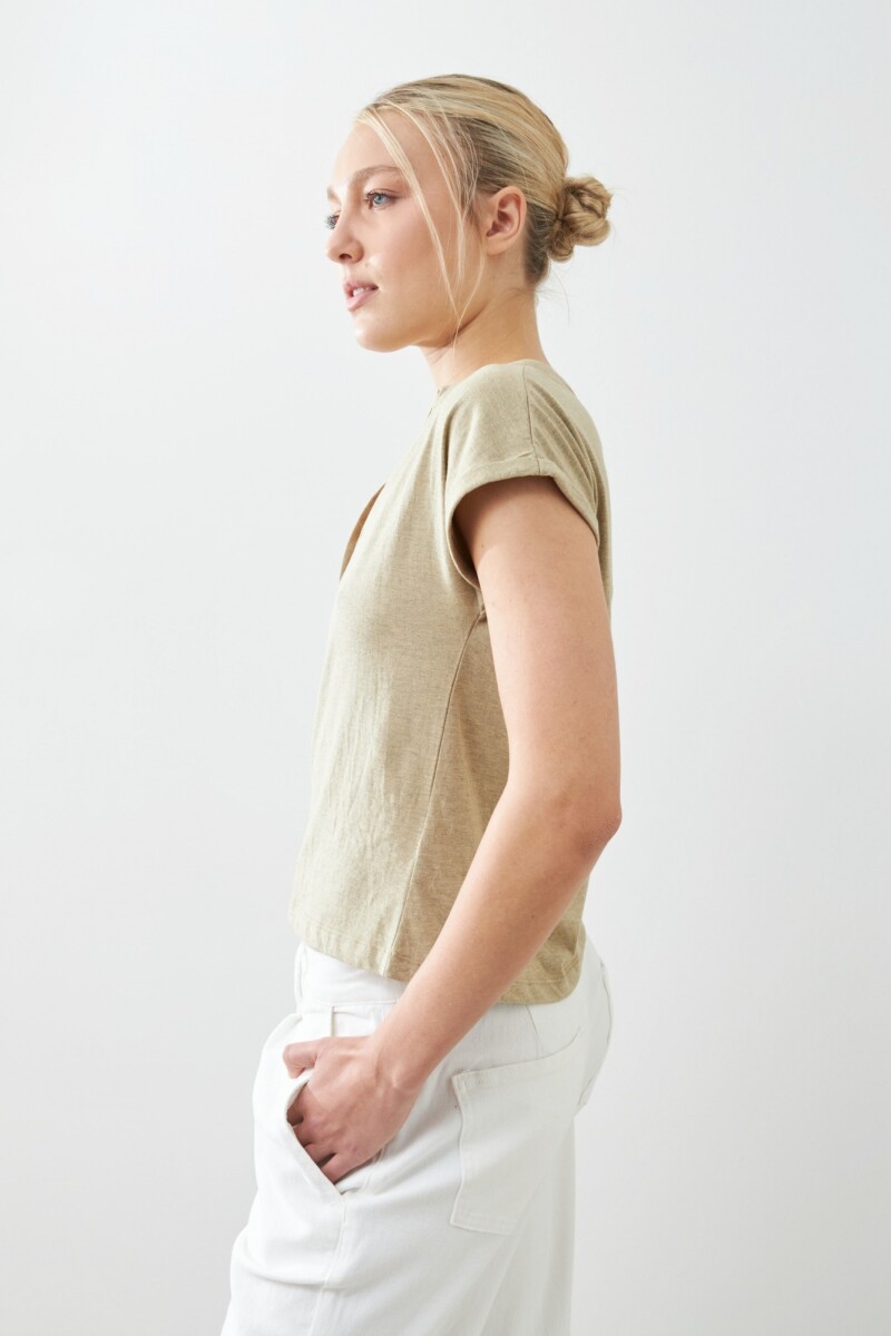 Remera media cartera escote en V beige melange