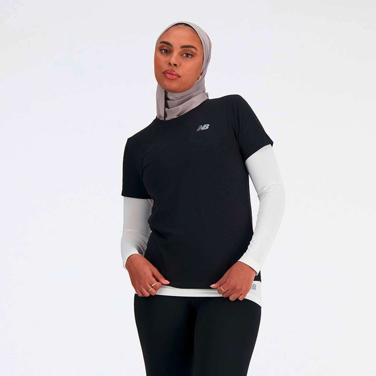 Remera Sport Essentials Heathertech de Mujer - Negro 