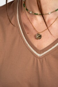 Remera Escote V Algodón Mocha