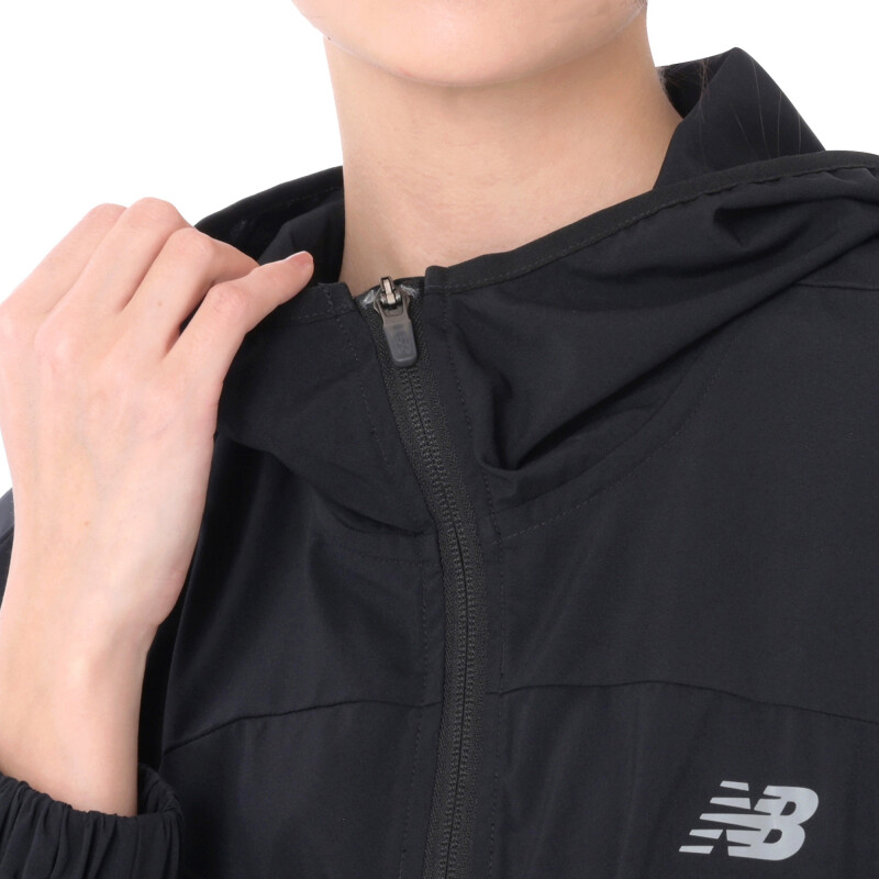 Campera New Balance WOMAN Jacket Mujer WJ6129DFBK Negro