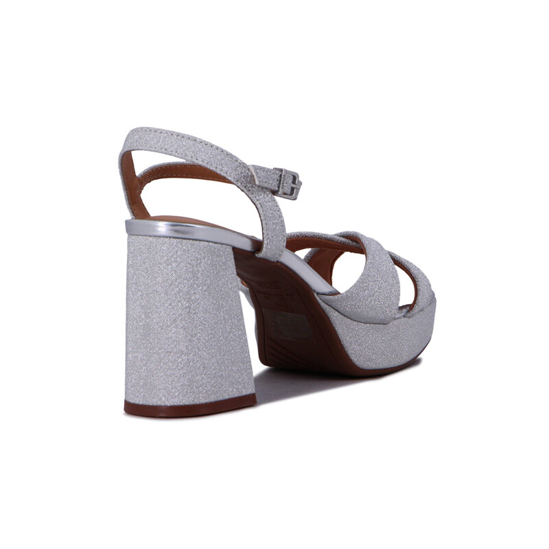 Vizzano Sandalia Tira Cruzada C/pulsera Taco Cuadrado Plata