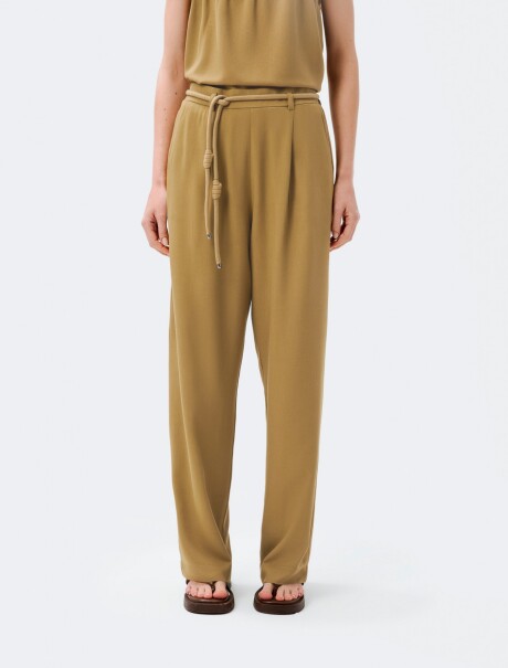 PANTALONES RECTOS CON CINTURÓN MARRON